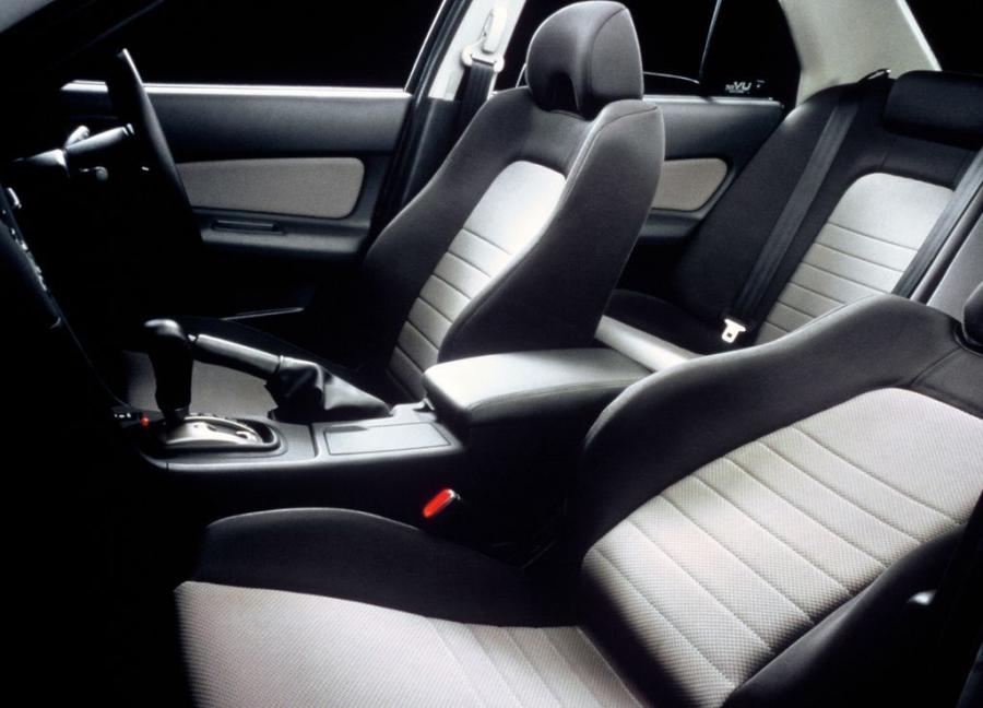  Nissan Skyline GT Sedan 1998 года  (фото 3 из 4)